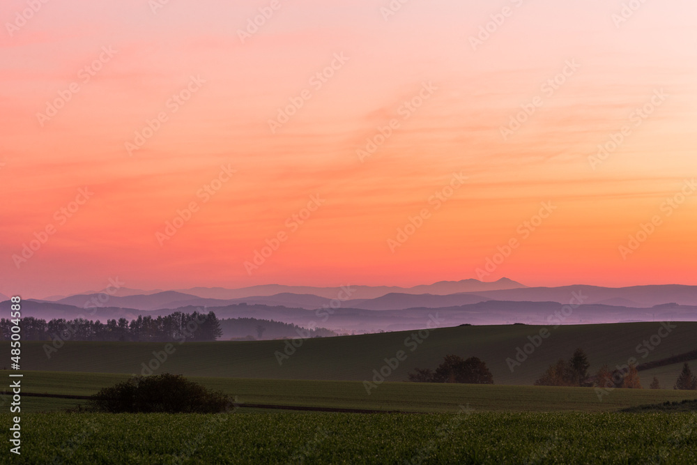 10月の北海道、夜明けの美瑛・日本