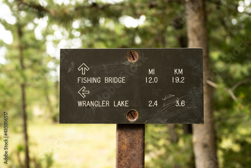 Cuadro en lienzo Fishing Bridge Wrangler Lake Sign