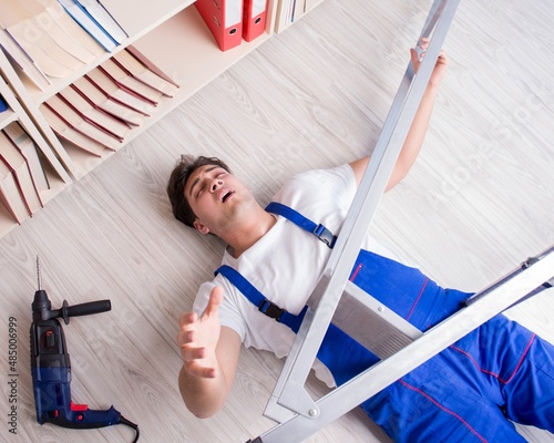 Fotografie Unsafe behavior concept with falling worker