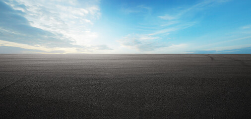 Fototapete Grau 2 Panorama leere Asphaltstraße und Asphaltboden. Bewölkter Himmel  © Image Craft