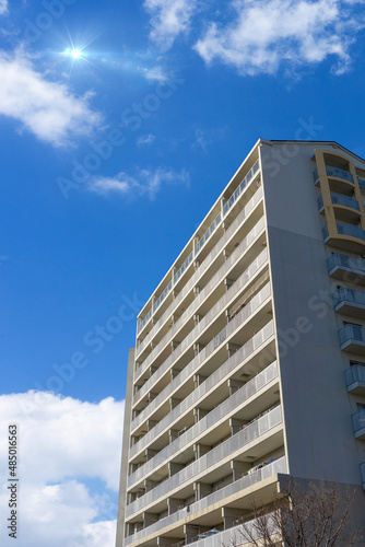 Exterior of high-rise condominium and refreshing blue sky scenery_sky_61