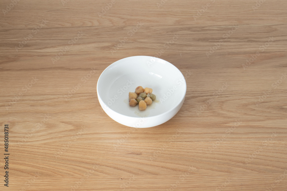 ボウルに少しの豆 ボウルに少しの豆