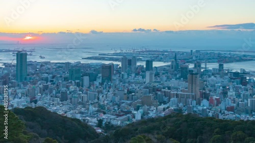神戸の夜明け　神戸市中央区市章山にて