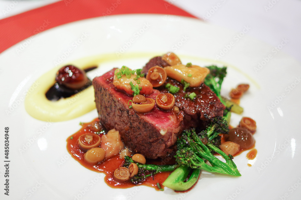 Red wine braised beef grilled steak with small mushroom and broccoli Red wine braised beef grilled steak with small mushroom and broccoli