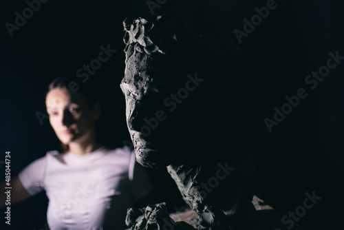 Obraz na plátně Man sculptor creates sculpt bust clay human woman sculpture