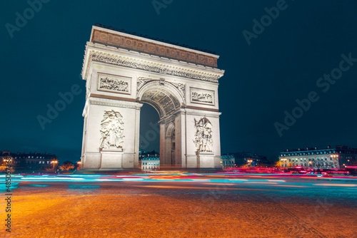 Photography Champ élysées avenue view during twilight, long exposure image with light trails
