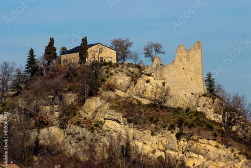 Foto paths matildici castle of canossa and rossena medieval ruins matilda di canossa