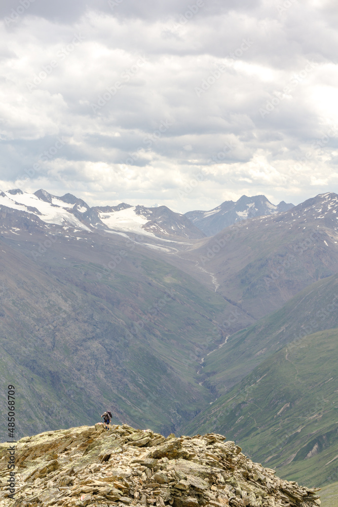 Naklejka premium Bergsteigerdorf Vent - Österreich - Bergwandern