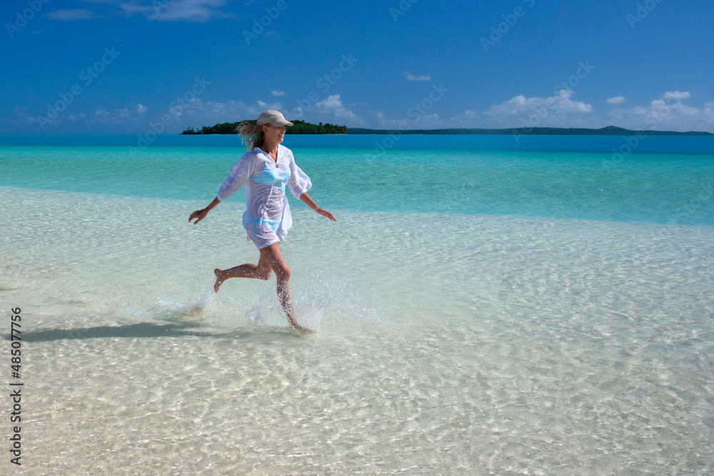Luxury vacation at a tropical lagoon on Tapuaetai (One Foot Island) in Aitutaki Lagoon in the Cook Islands in the South Pacific. Luxury vacation at a tropical lagoon on Tapuaetai (One Foot Island) in Aitutaki Lagoon in the Cook Islands in the South Pacific.
