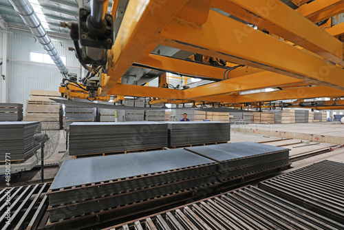 workers operate the distributor on the calcium silicate board production line, North China photo