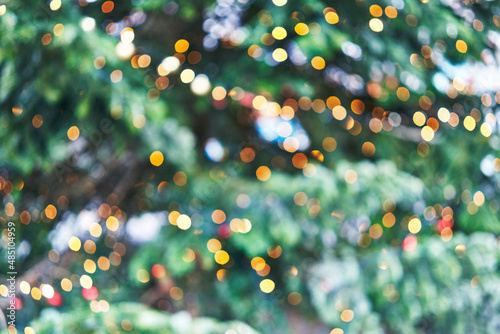  Picture of blurred lights christmas tree at street