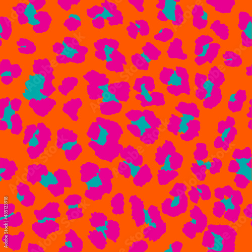 Photo Seamless leopard pattern in orange, teal blue, and fuchsia pink.