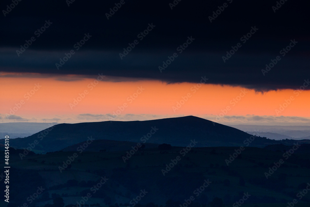 Obraz premium sunset over the long mynd shropshire