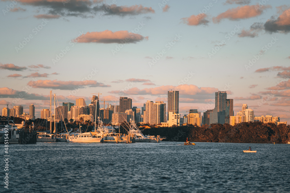Obraz premium skyline miami clouds sky florida sea city