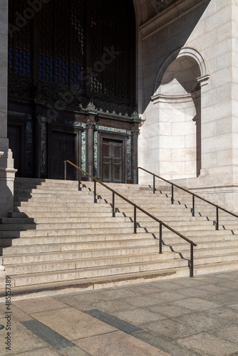 Stairs and entrance gate to the American Museum of Natural History