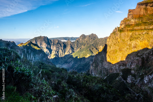 Fototapeta Naklejka Na Ścianę i Meble -  Madeira - From Pico do Arieiro to Pico Ruivo 