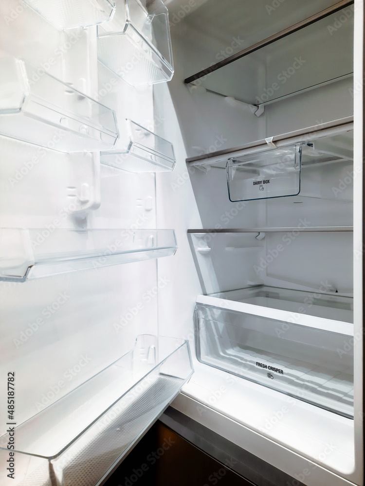 refrigerator without food refrigerator without food