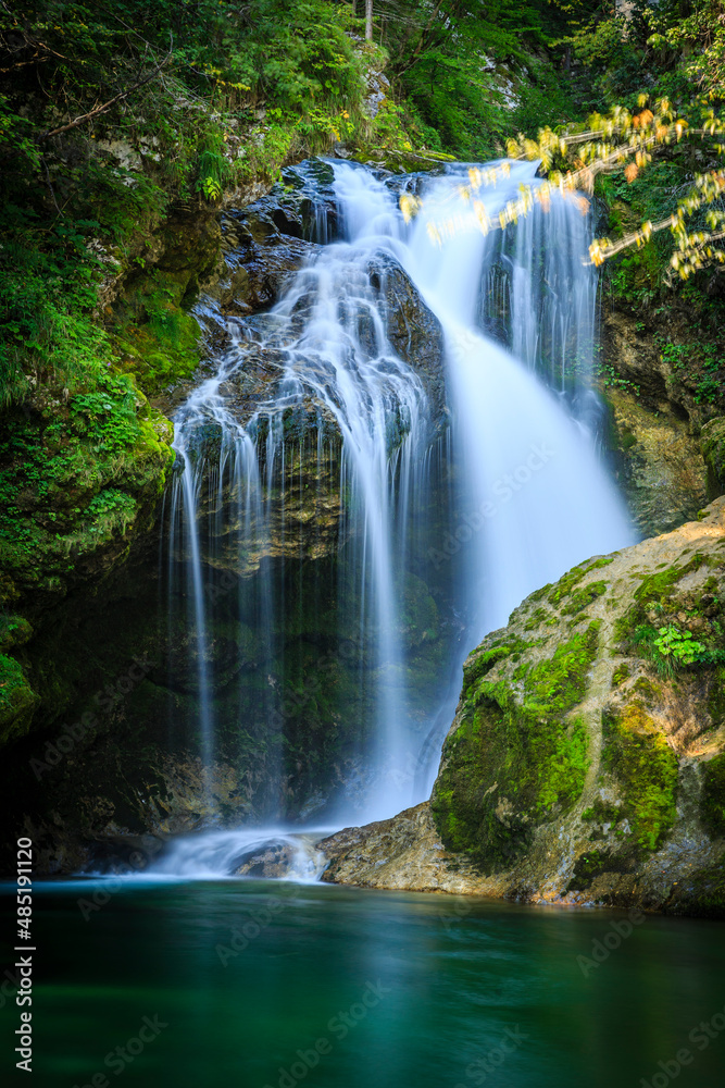 Obraz premium Radnova River and majestic Waterfall Sum, Vintgar Gorge, slovenia