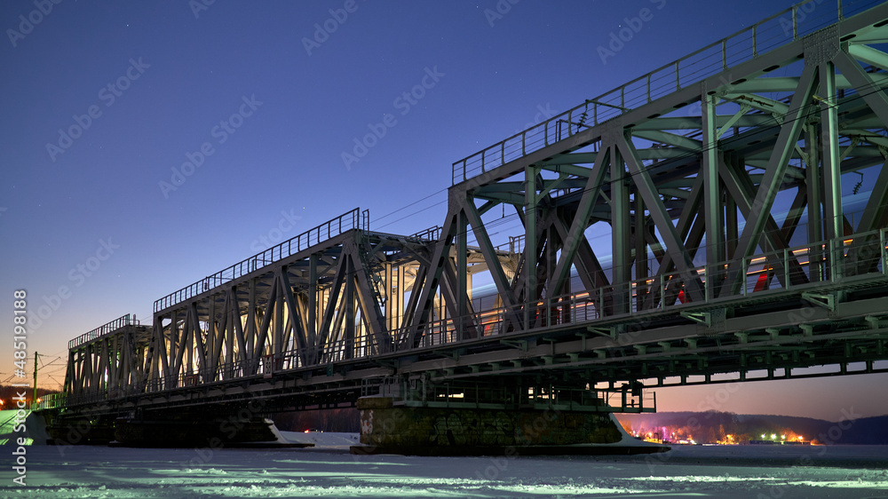 Naklejka premium Train movement across the Railway bridge in Voronezh in winter