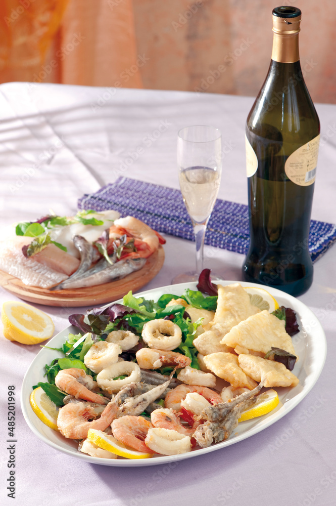 Frittura di pesce fresco e tempura Frittura di pesce fresco e tempura