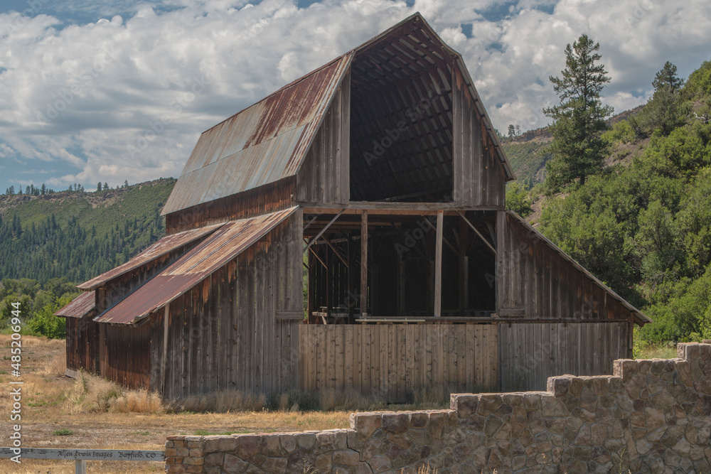 Obraz premium Old barns 