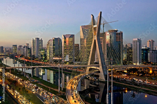 Foto Ponte estaiada na marginal Pinheiros. Sao Paulo.