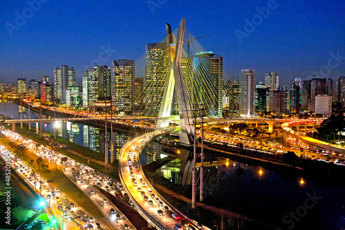Ponte estaiada na marginal Pinheiros. Sao Paulo.