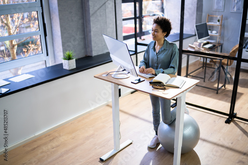 Canvastavla Adjustable Height Desk Stand In Office