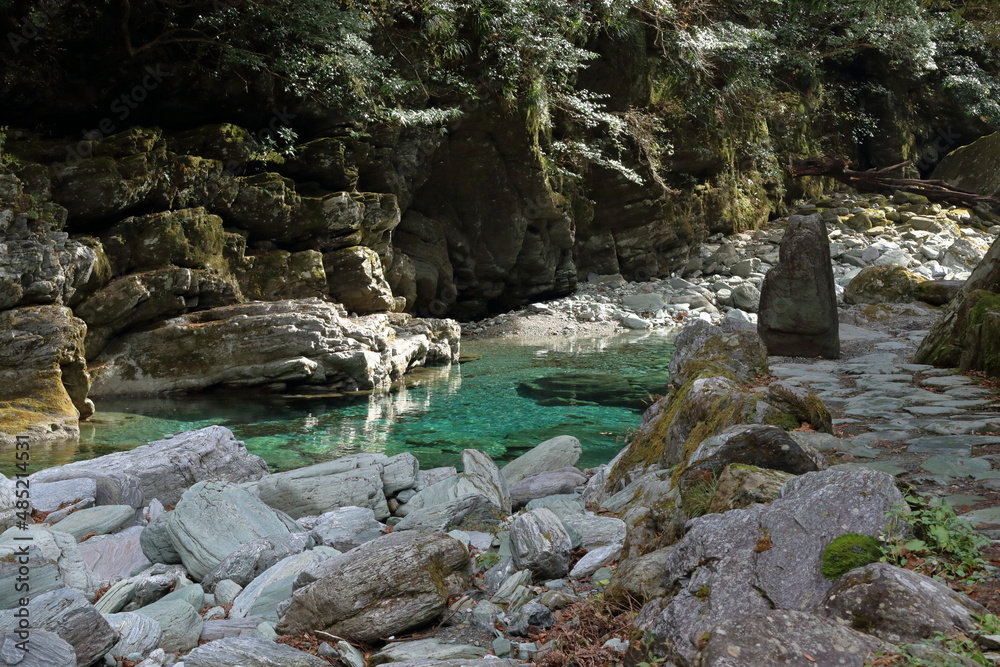 安居渓谷 水晶淵を散策 (高知県 仁淀川町) 安居渓谷 水晶淵を散策 (高知県 仁淀川町)