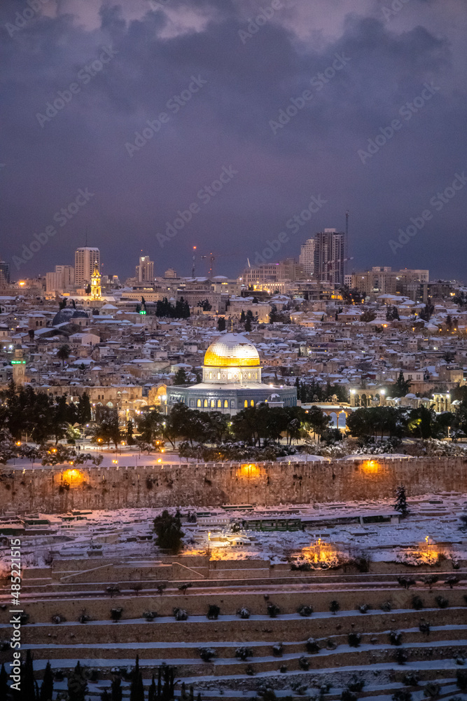 Naklejka premium sunrise magic hour of dome of the rock in jerusalem with snow