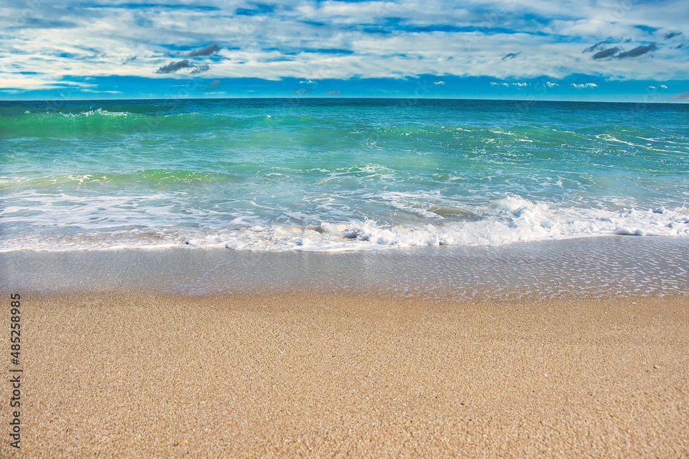 Fototapeta premium Deserted beaches at Spanish House in Sebastian Inlet state park