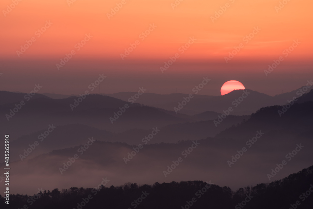 荒谷山の雲海と日の出