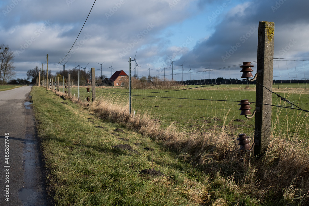 Windräder in Landschaft Windräder in Landschaft