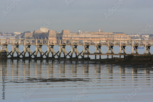 La rade de Lorient vue de Port-Louis, avec en arrière-plan la base sous-marine de Keroman à Lorient (Bretagne, Morbihan, France) photo