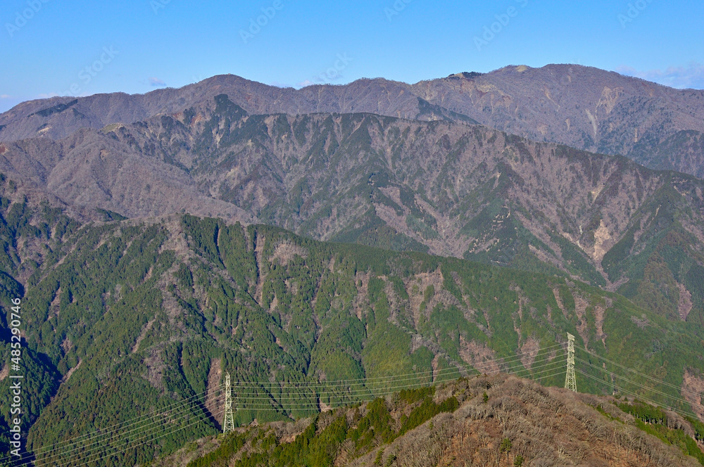 Naklejka premium 丹沢の大山北尾根より望む丹沢山地 丹沢 大山 大山北尾根より左から小丸、塔ノ岳、日高、竜ヶ馬場、不動ノ峰、丹沢山、塔ノ岳の手前が木ノ又大日、新大日、行者岳（行者ヶ岳） 
