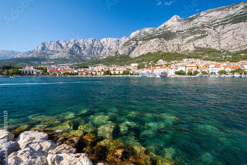 Obraz na płótnie view on Makarska town with Biokovo mountains in Dalmatia in Croatia w salonie