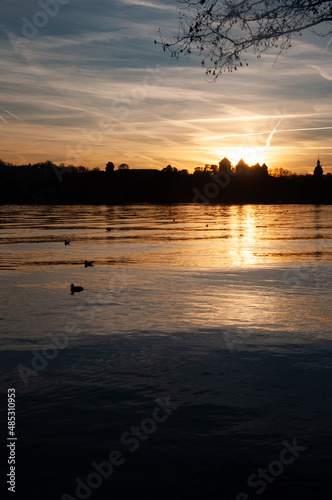 Annecy  son lac au coucher du soleil