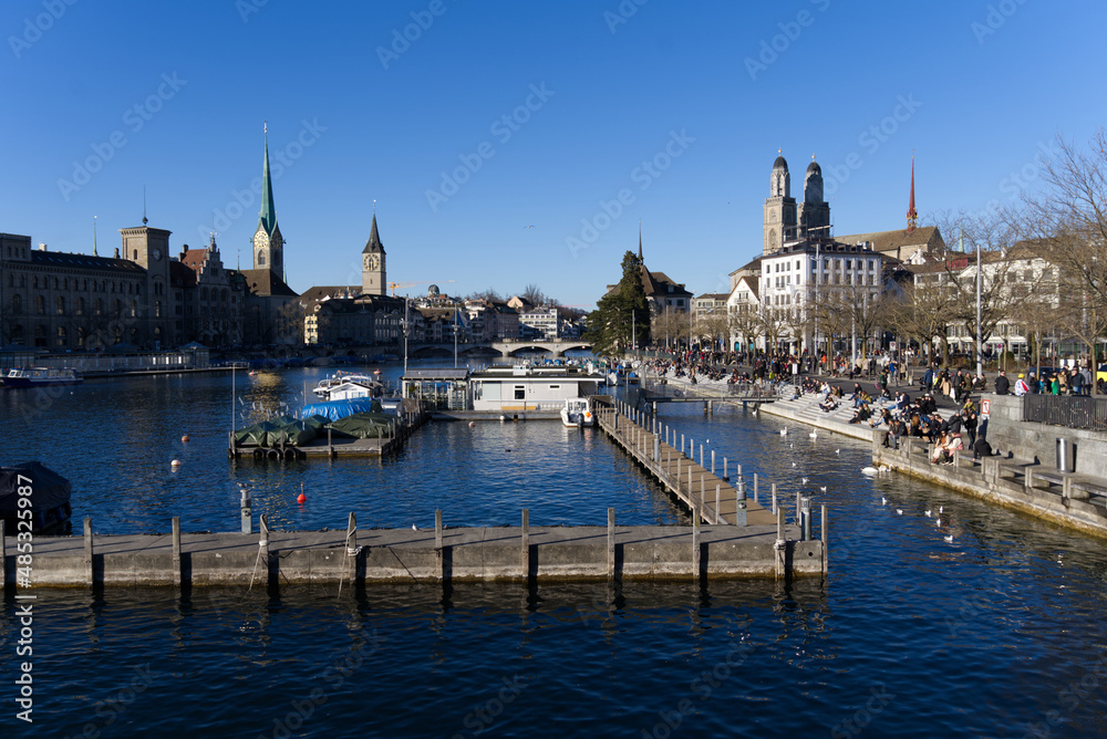 Fototapeta premium Skyline of the old town of Zürich on a sunny winter afternoon with river Limmat in the foreground. Photo taken February 5th, 2022, Zurich, Switzerland.