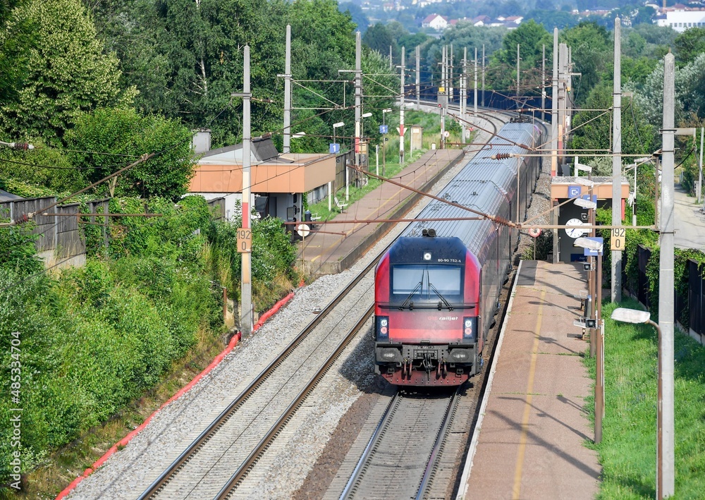 Fototapeta premium AUT, Leonding Bahnhof, Westbahnstrecke