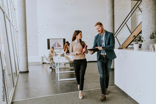Young entrepreneur couple w...