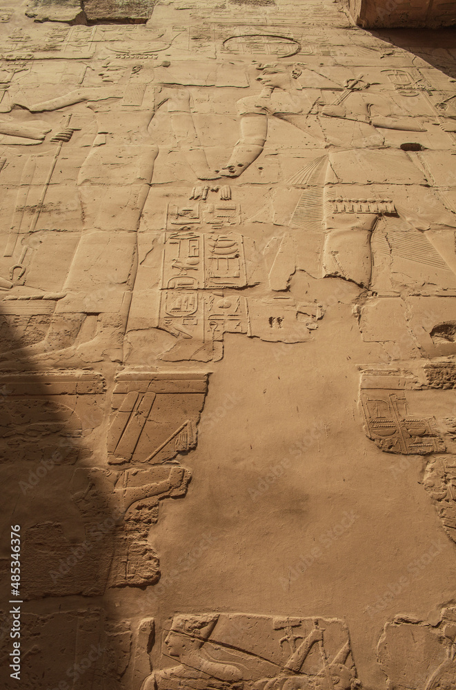 Obraz premium The Karnak Temple Complex, commonly known as Karnak, comprises a vast mix of decayed temples, pylons, chapels, and other buildings near Luxor, Egypt