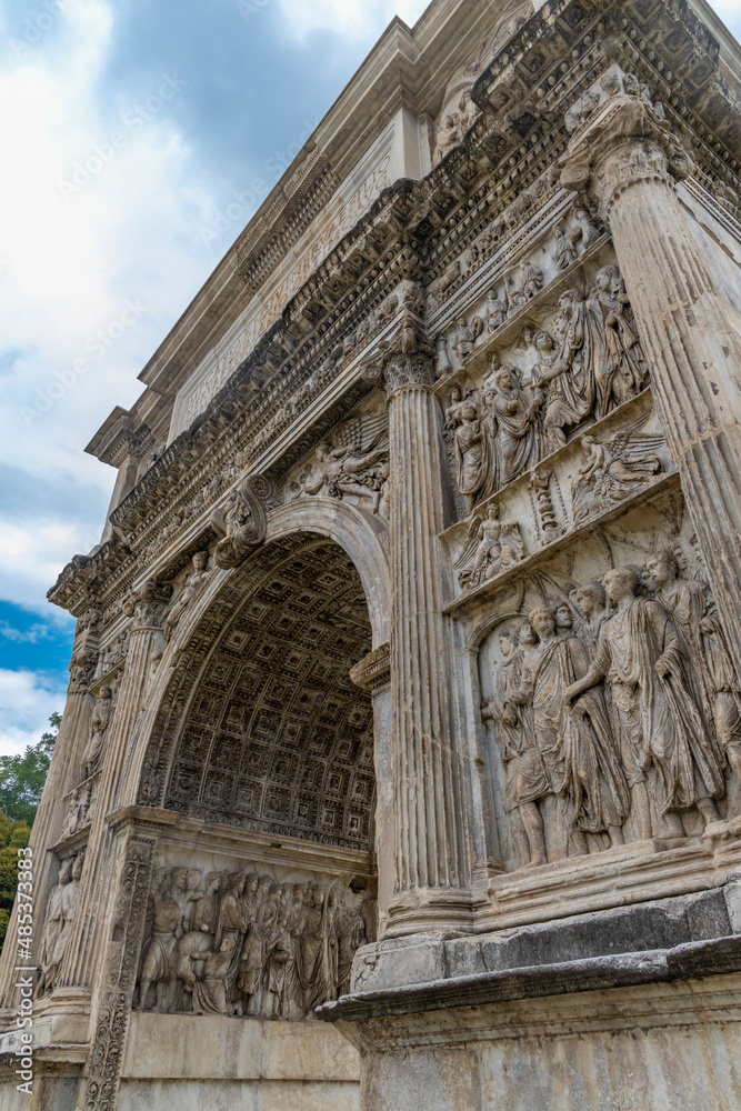 Fototapeta premium Arch of Trajan, ancient Roman triumphal arch, Benevento, Campania, Italy