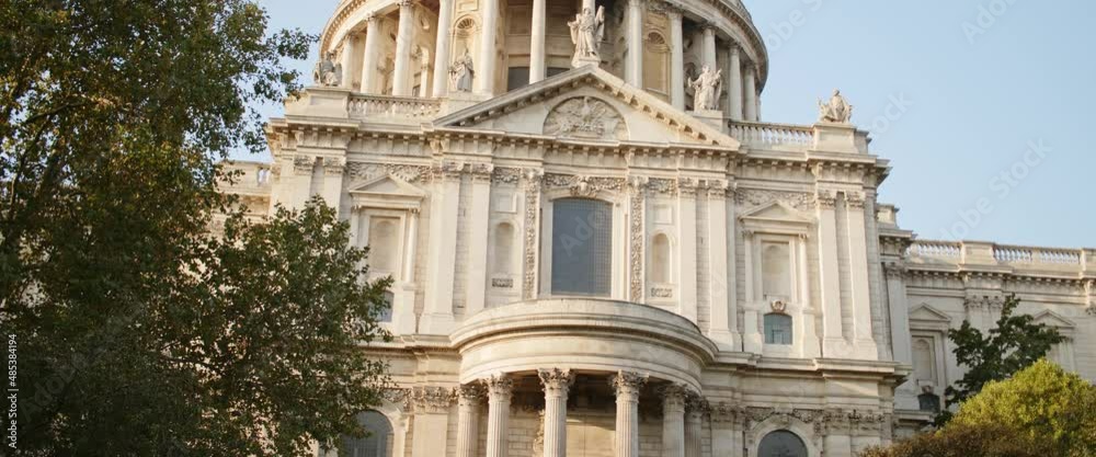 St. Paul's Cathedral Dome Closeup Green Trees Flying Bird Historical Slow Motion Shot London St. Paul's Cathedral Dome Closeup Green Trees Flying Bird Historical Slow Motion Shot London
