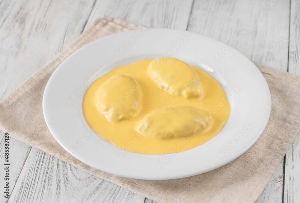 Quenelle with Hollandaise sauce