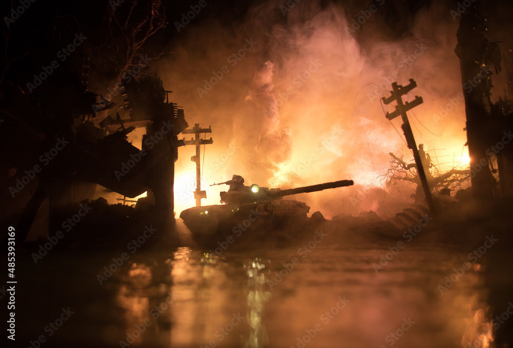 Naklejka premium War Concept. Military silhouettes fighting scene on war fog sky background, World War Soldiers Silhouette Below Cloudy Skyline At night. Battle in ruined city.