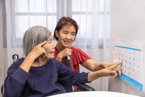 Canvas Print Read a calendar therapy exercises used by dementia patients