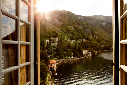 Canvastavla Window View to Lake Como