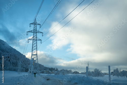 Strommasten im Winter © Mathias Karner