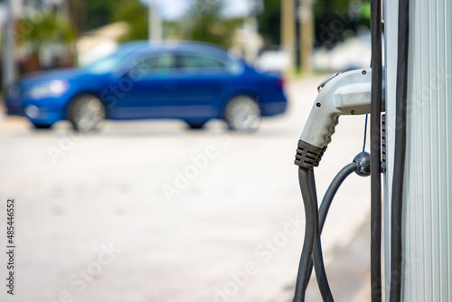 Electric vehicle charging station