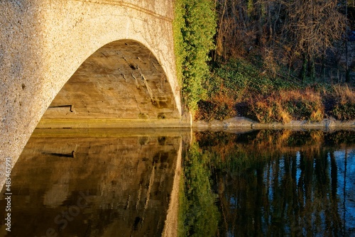 steinerne Brücke mit Ufer in Viertel Aufteilung, Isarkanal